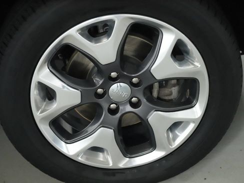 Used 2018 Jeep Compass Limited w/ Safe & Security Group AWD/4WD image 8