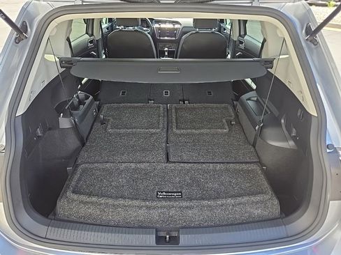 Used 2023 Volkswagen Tiguan SE w/ Panoramic Sunroof Package FWD image 51