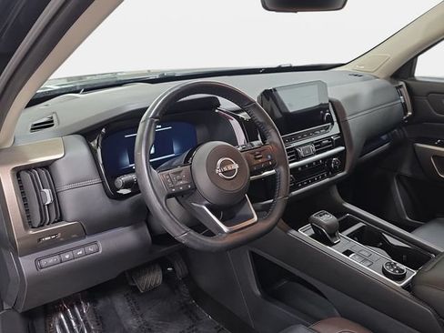 Used 2025 Nissan Pathfinder Platinum w/ Cargo Package AWD/4WD image 16