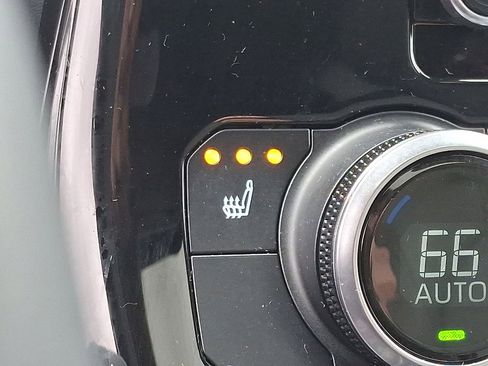 Used 2023 Toyota Highlander XLE image 19