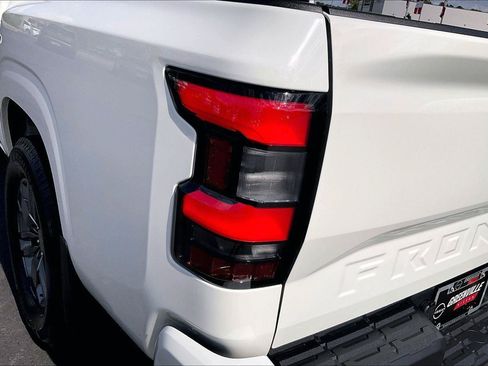 Certified 2025 Nissan Frontier SV w/ SV Convenience Package RWD image 32
