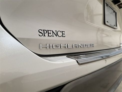 Used 2021 Toyota Highlander Platinum image 32