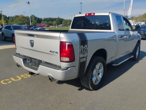 Used 2019 RAM 1500 Express w/ Express Value Package AWD/4WD image 3