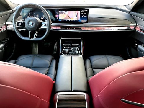 Certified 2025 BMW 740i image 28