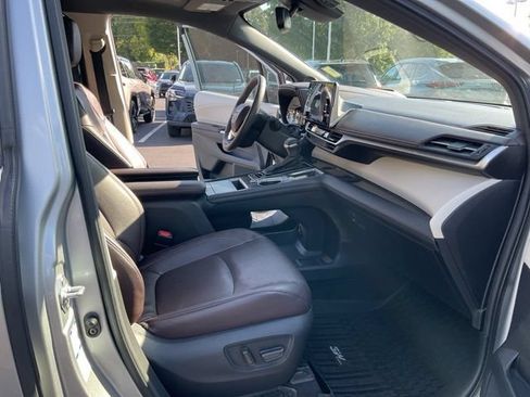 Used 2022 Toyota Sienna Platinum AWD/4WD image 22