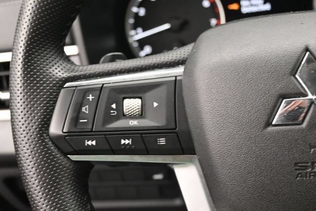 Used 2025 Mitsubishi Outlander SE FWD image 17