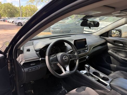 Used 2025 Nissan Altima 2.5 SV image 31