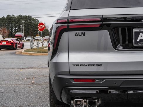 New 2026 Chevrolet Traverse LT w/ Midnight/Sport Edition image 13