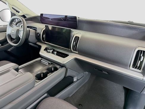 Used 2025 Ford Expedition Max Active AWD/4WD image 19