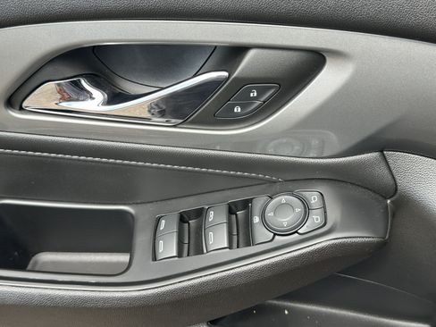 Used 2023 Chevrolet Traverse LT FWD image 21