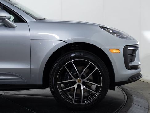 Certified 2025 Porsche Macan image 11