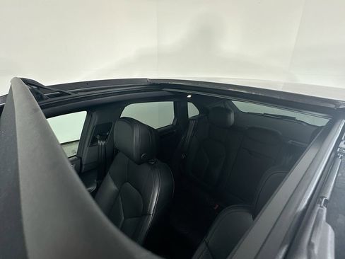 Certified 2025 Porsche Macan image 14