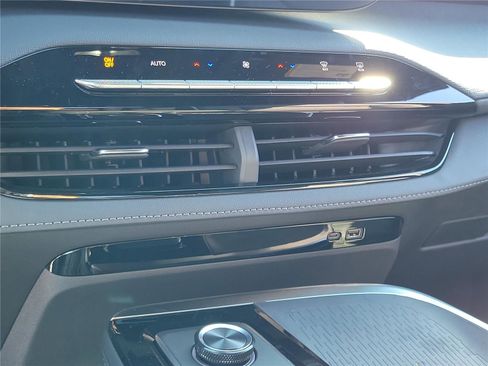 New 2026 Buick Enclave Sport Touring w/ Power Package image 28