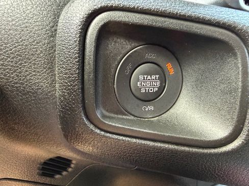 Used 2025 Jeep Gladiator Sport AWD/4WD image 30