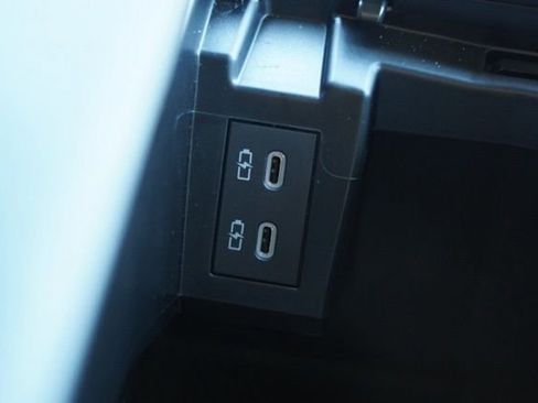 Used 2025 Toyota Sienna Platinum image 38