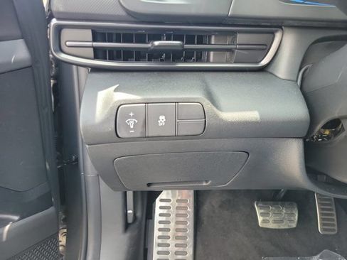 Used 2026 Hyundai Elantra Sport FWD image 15