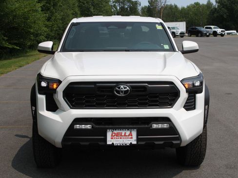 New 2026 Toyota Tacoma TRD Off-Road AWD/4WD image 2