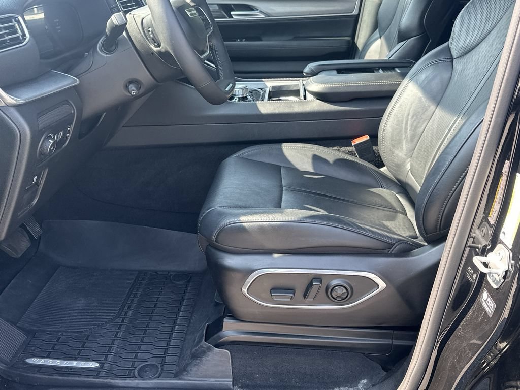 Used 2024 Jeep Wagoneer Series II w/ Convenience Group I AWD/4WD image 9
