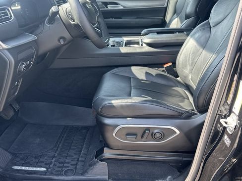 Used 2024 Jeep Wagoneer Series II w/ Convenience Group I AWD/4WD image 9