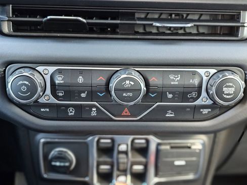 New 2026 Jeep Gladiator Sahara AWD/4WD image 19