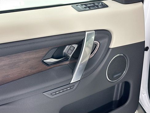 Used 2025 Land Rover Discovery Sport S image 15