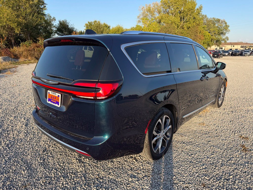 Used 2025 Chrysler Pacifica Pinnacle FWD image 35