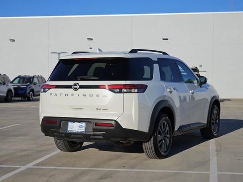 Used 2024 Nissan Pathfinder SV image 4