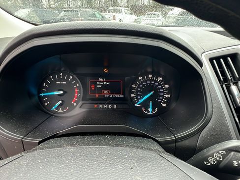 Used 2020 Ford Edge SE image 28