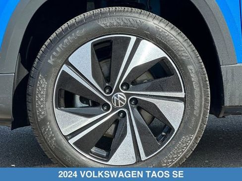 Used 2024 Volkswagen Taos SE w/ Panoramic Sunroof Package AWD/4WD image 28