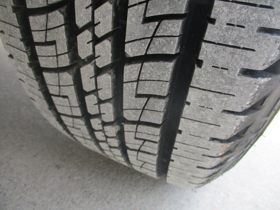 Used 2017 Ford Explorer XLT w/ Equipment Group 202A FWD image 11