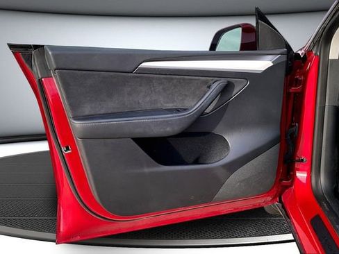 Used 2023 Tesla Model Y Performance image 19