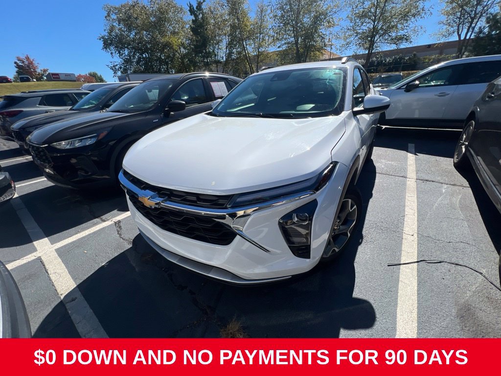 Used 2026 Chevrolet Trax LT FWD image 1
