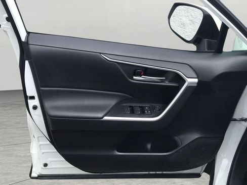 Used 2023 Toyota RAV4 AWD Hybrid image 22