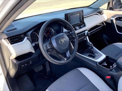 Used 2021 Toyota RAV4 XLE FWD image 17