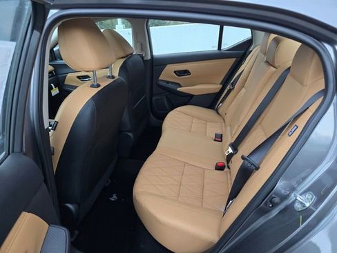 Used 2025 Nissan Sentra SV w/ SV Premium Package image 16