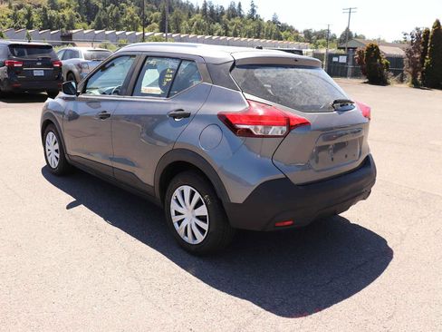 Used 2019 Nissan Kicks S FWD image 7