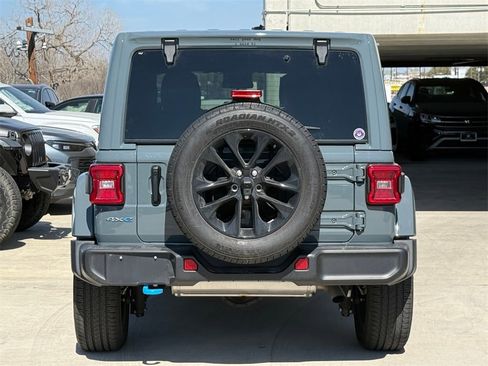 Used 2024 Jeep Wrangler Unlimited Sahara image 9