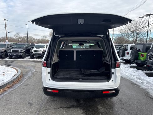 Used 2024 Jeep Wagoneer 4WD w/ Premium Group I image 39