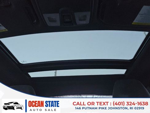 Used 2017 Hyundai Veloster Value Edition image 18