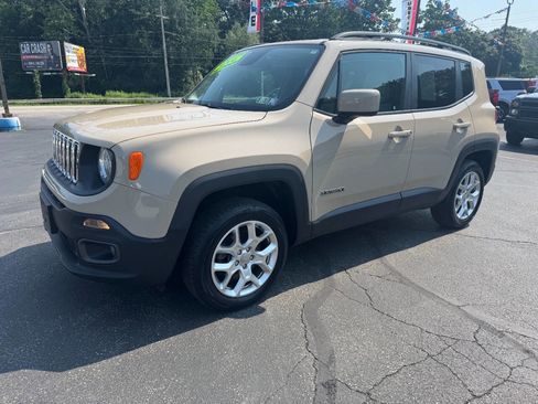 Used 2016 Jeep Renegade Latitude image 4
