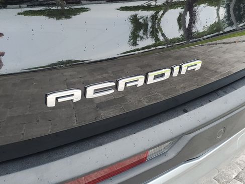 Used 2025 GMC Acadia Elevation FWD image 8