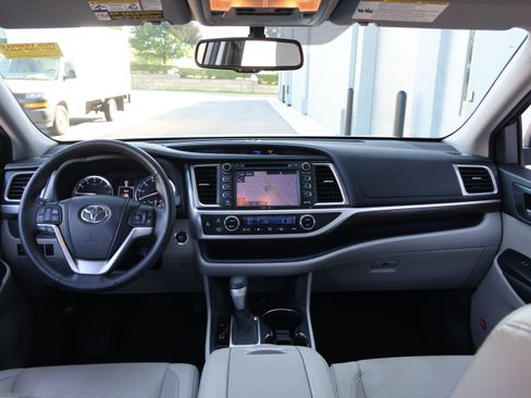 Used 2015 Toyota Highlander Limited AWD/4WD image 17