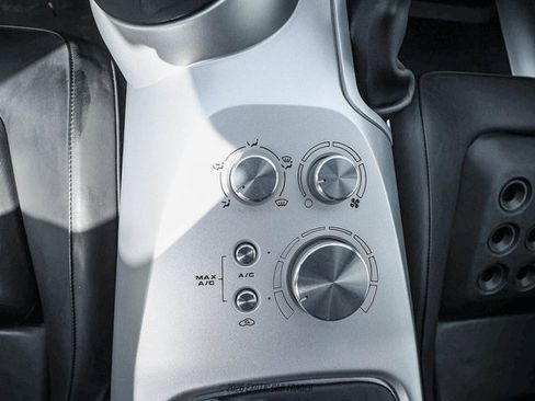 Used 2005 Ford GT RWD image 43