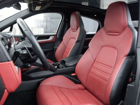Certified 2025 Porsche Cayenne E-Hybrid Coupe AWD/4WD image 5