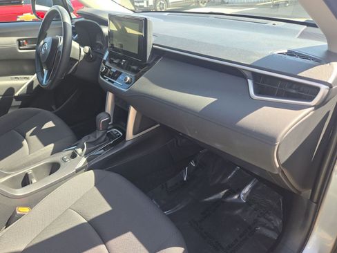 Used 2025 Toyota Corolla Cross LE FWD image 11