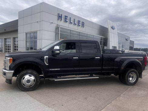Used 2019 Ford F350 Lariat w/ Lariat Ultimate Package AWD/4WD image 3