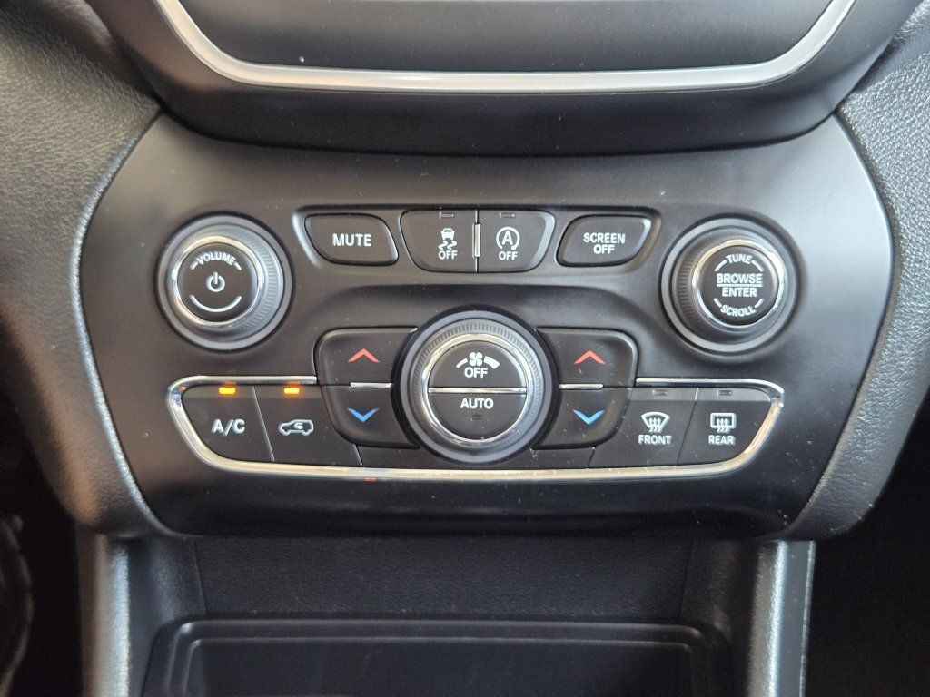 Used 2023 Jeep Cherokee Altitude Lux AWD/4WD image 20