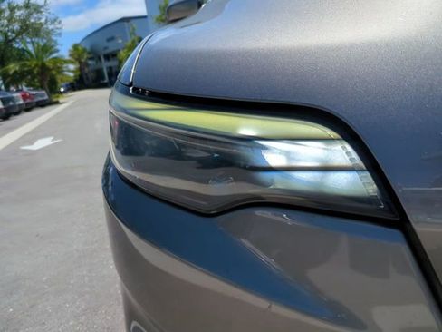 Used 2019 Jeep Cherokee Latitude w/ Popular Appearance Group FWD image 9