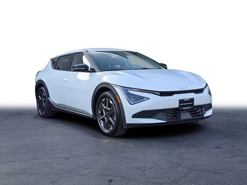Certified 2025 Kia EV6 Light RWD image 1