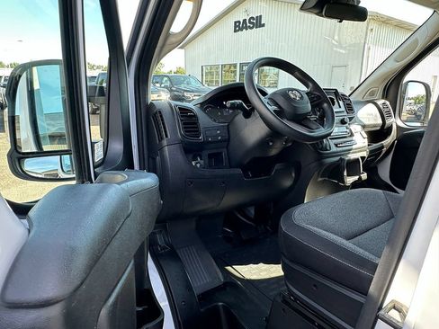 Used 2025 RAM ProMaster 2500 w/ U-Haul Equipment Group FWD image 19